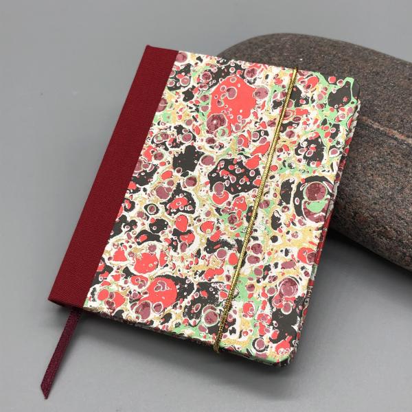 Buch Leinenrücken Marmor Gummiband handgebunden Notizen rot gold